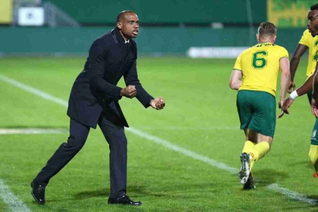 Appoint Sunday Oliseh As Head Coach - Pundit Tells South African Club Kaizer Chiefs
