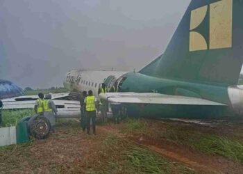 BREAKING: Panic as Enugu Air Plane Veers Off Benin Airport Runway [Video]