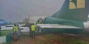 BREAKING: Panic as Enugu Air Plane Veers Off Benin Airport Runway [Video]