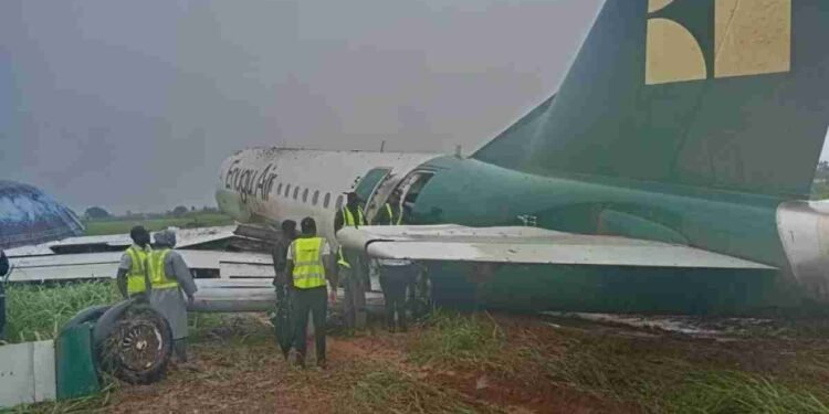 BREAKING: Panic as Enugu Air Plane Veers Off Benin Airport Runway [Video]